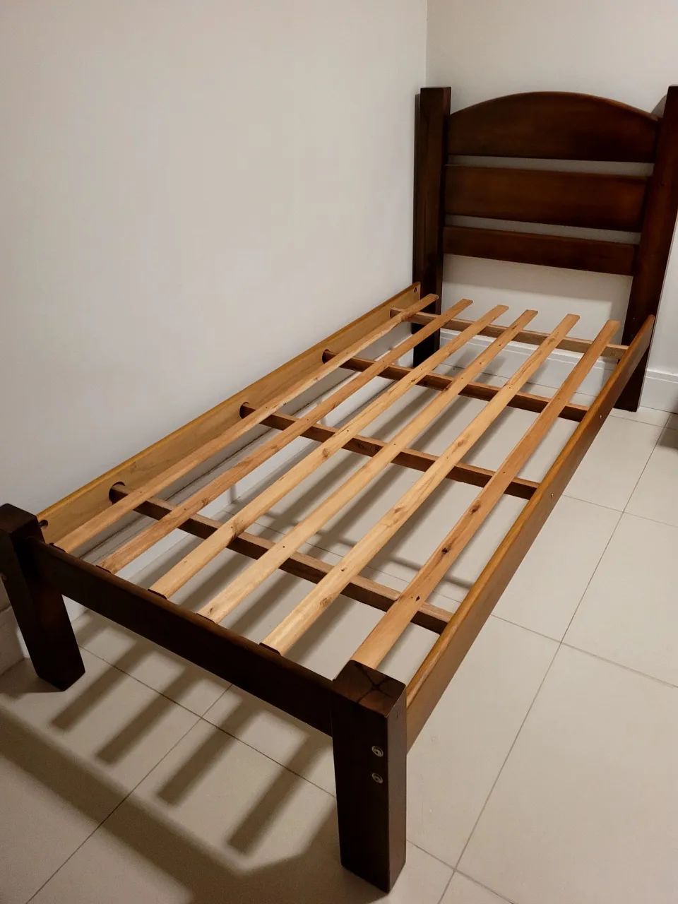 Cama de solteiro de madeira maciça  - Foto 2