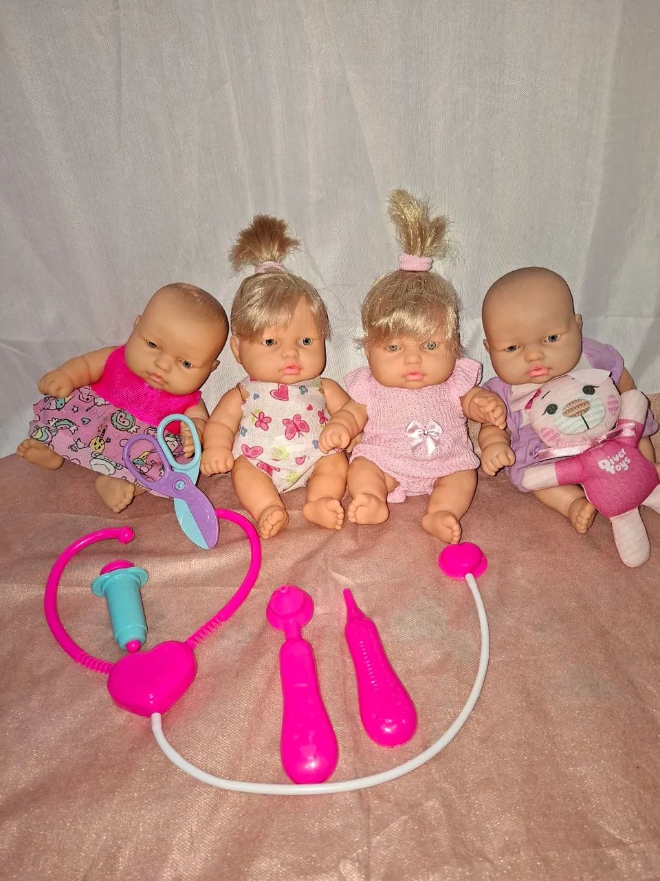 Kit 4Bonecas  Mini Bebês + Acessórios Barato 