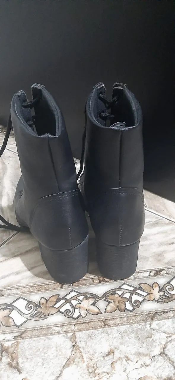 bota feminina couro preto 37 - Foto 4