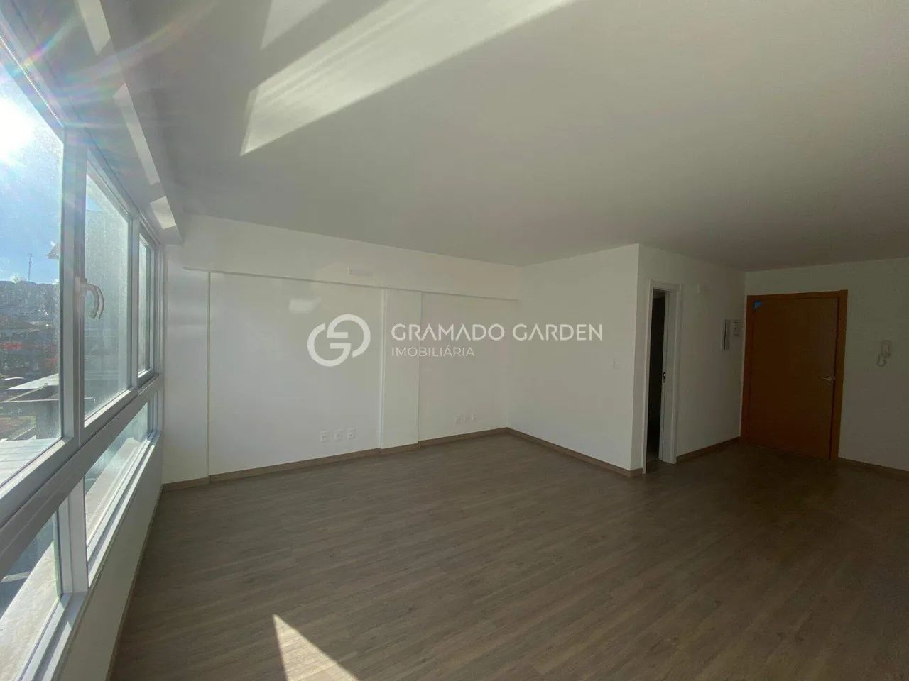 SALA PARA LOCAÇÃO NO CENTRO DE GRAMADO - Foto 3