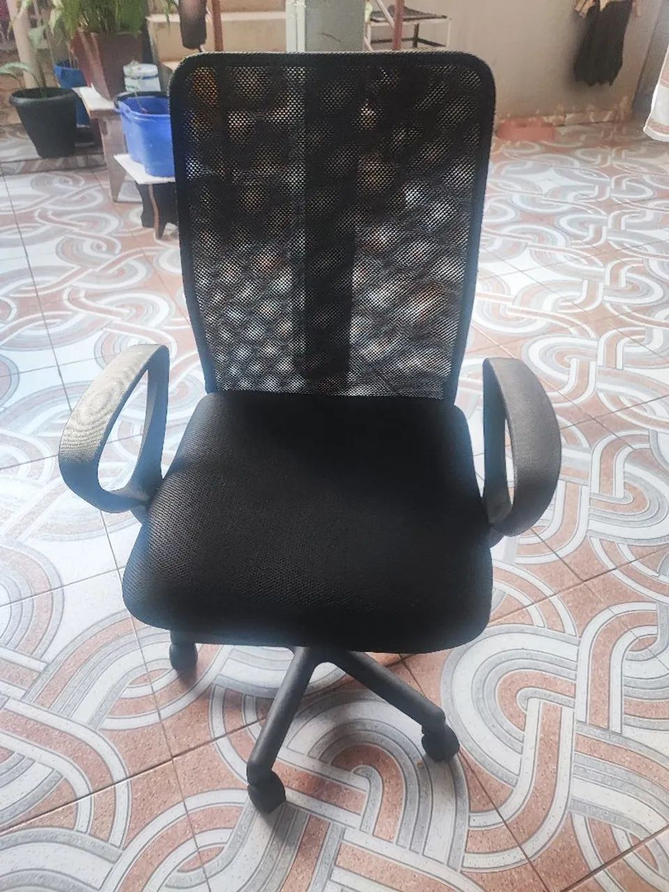 Cadeira de Escritório Giratória - Conservada ,Confortável | Regulável | Pronta para Uso - Foto 3