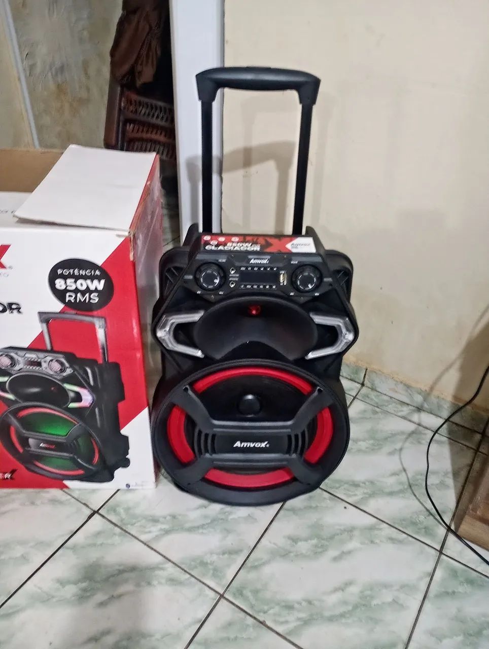 Vendo caixa de som das grandes bluetooth  - Foto 2
