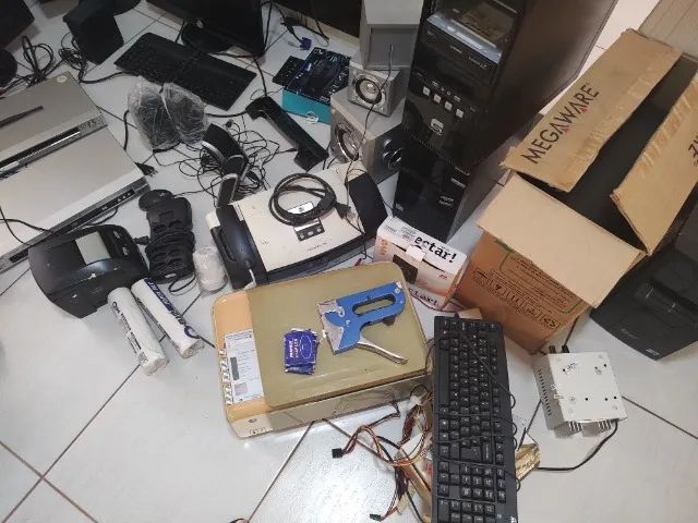4 Monitores, 4 Computadores, Diversos Equipamentos Eletrônicos etc. - Foto 5