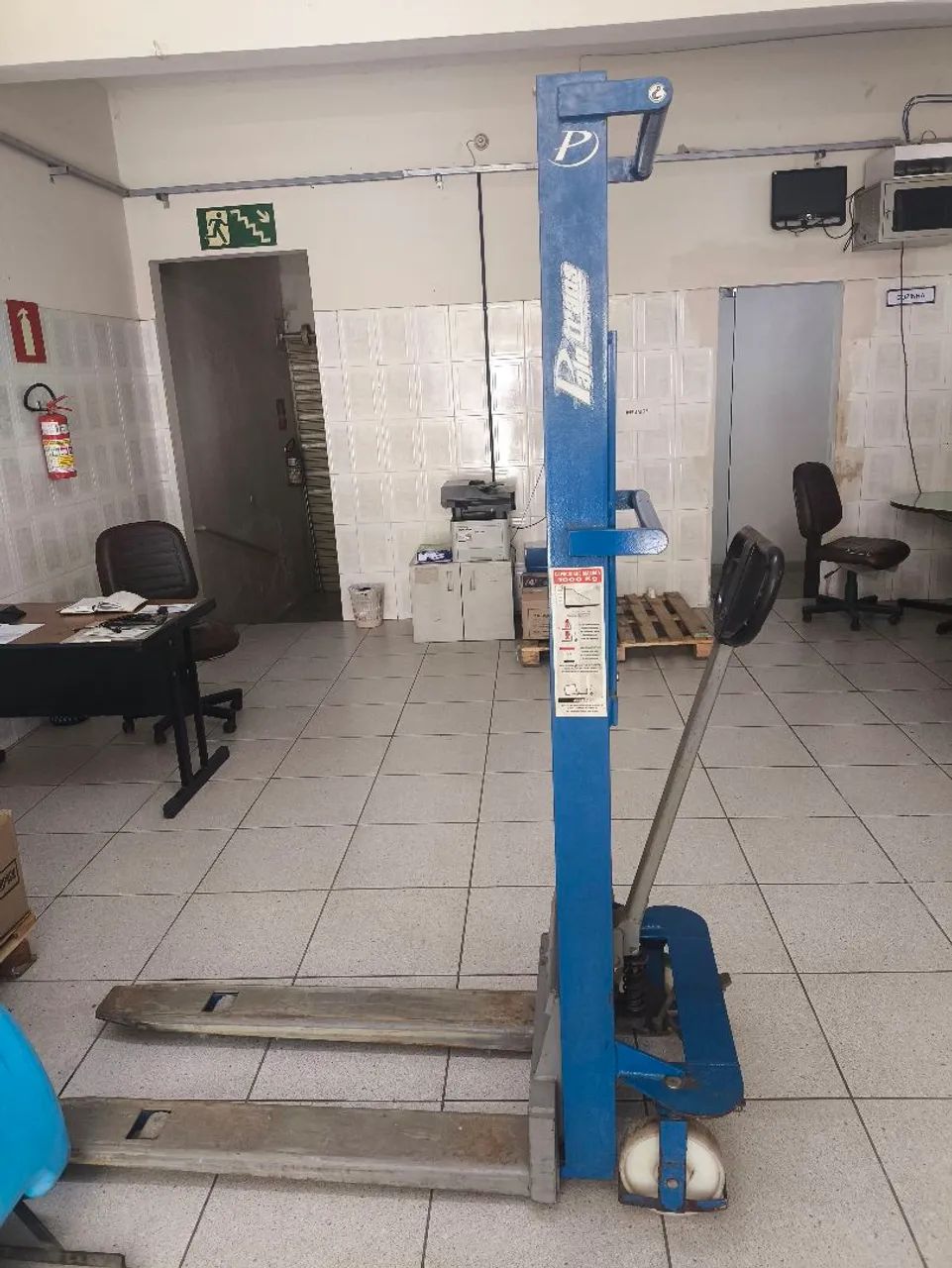 Empilhadeira manual hidráulica Paletrans LM1016 - Foto 4