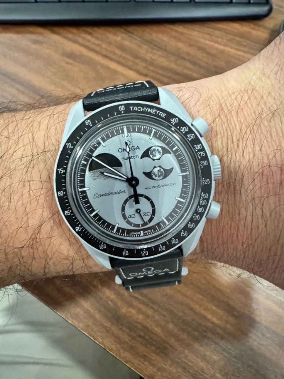 Relógio o OMEGA MoonSwatch Eartphase 2026 - Foto 2