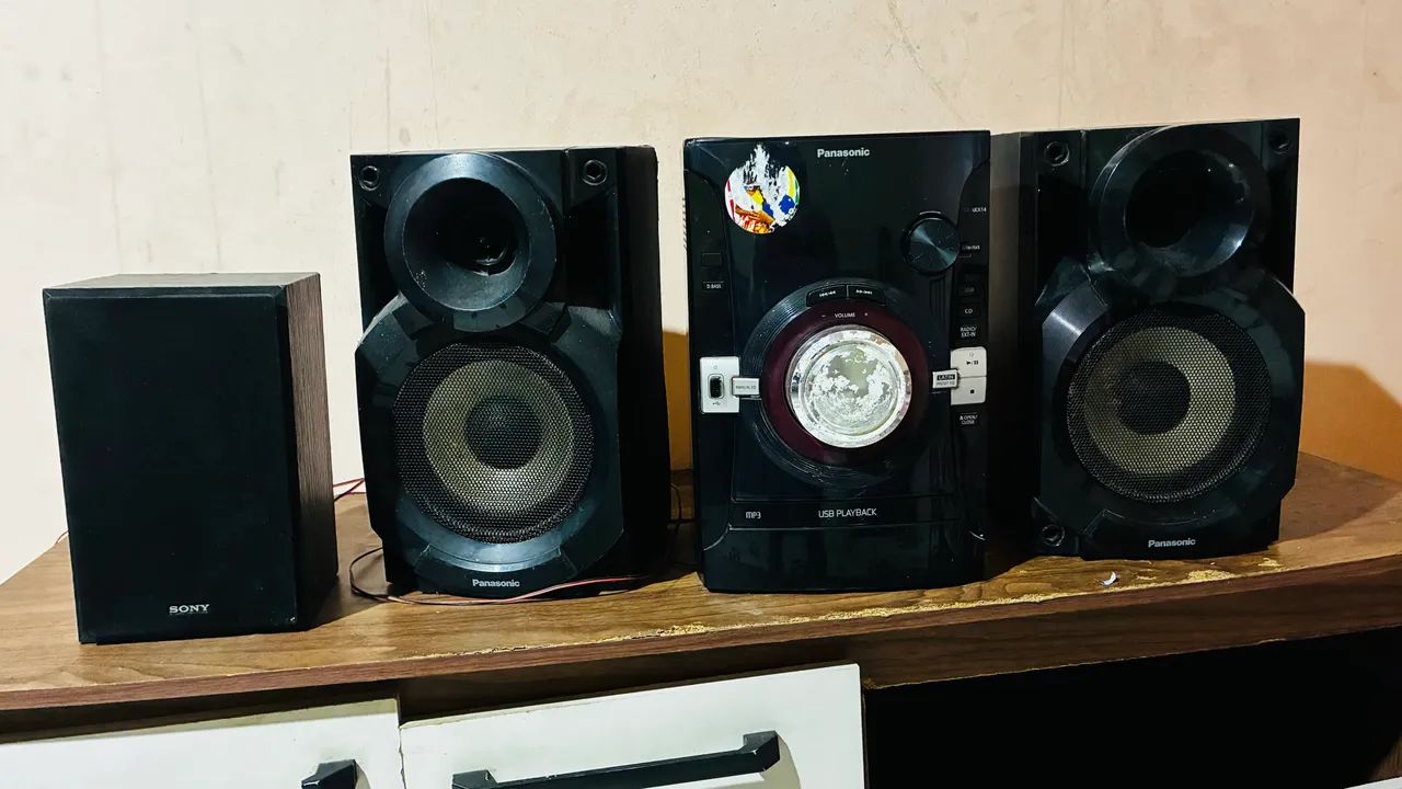 Caixas de som Panasonic + aparelhos Panasonic e Sony 