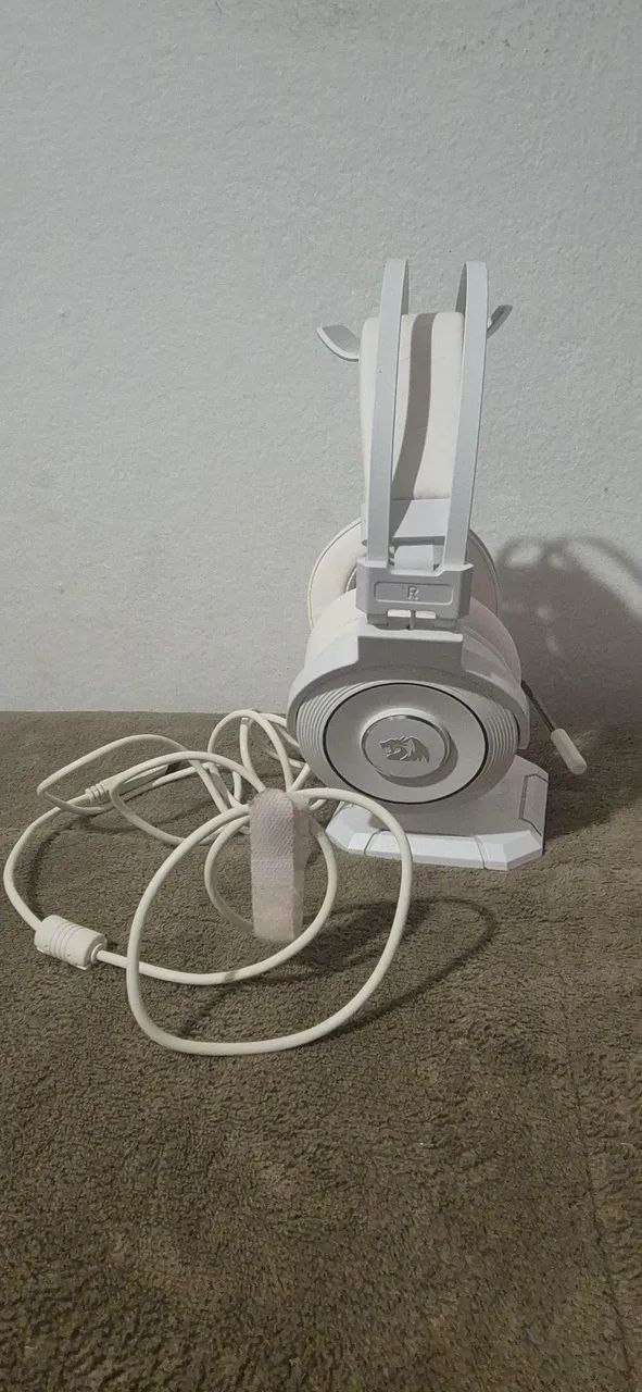 Fone de Ouvido Red Dragon Branco Com Suporte e Microfone - Foto 3