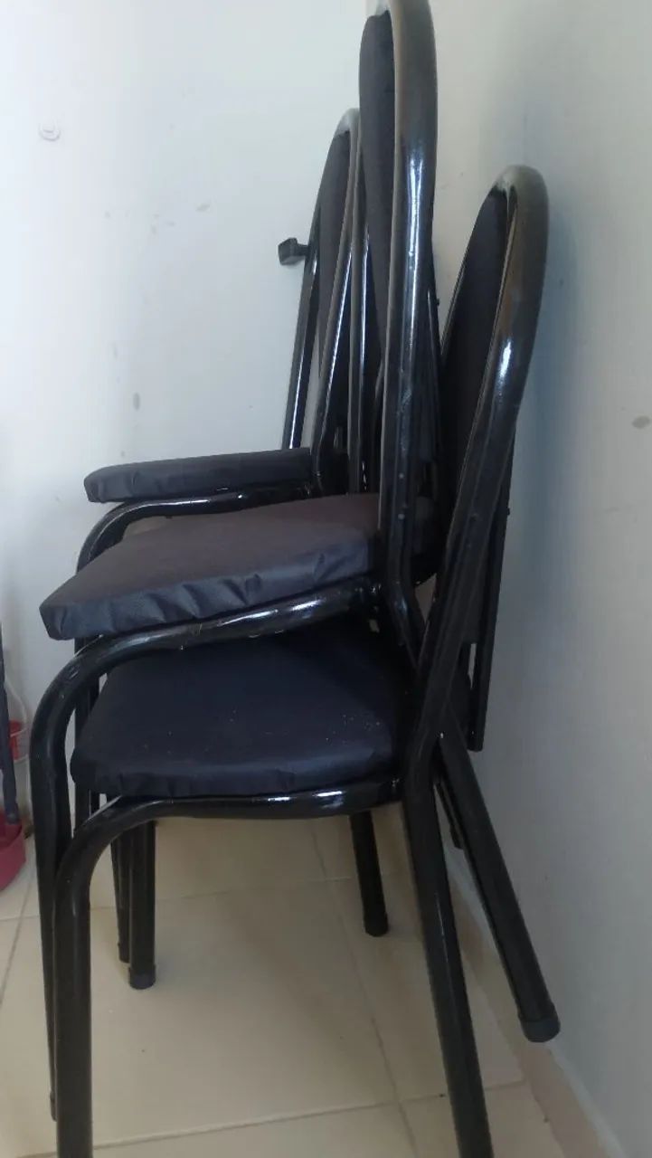 Cadeiras novinhas - Foto 2