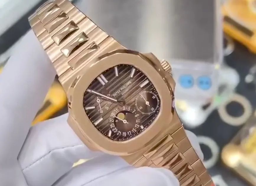 Relógio Patek Phillipe Nautilus Dourado - Foto 2