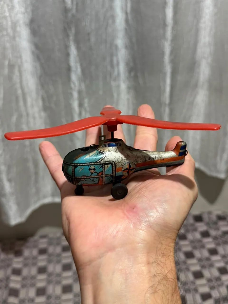 Helicóptero de lata Estrela a Corda