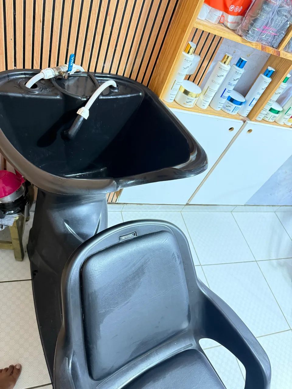 Vende-se cadeira hidráulica e lavatório  - Foto 2
