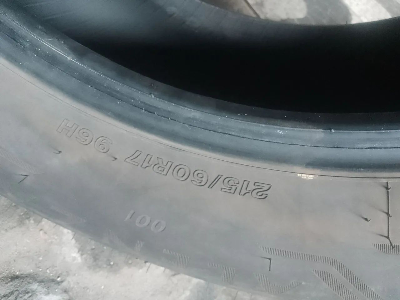 Pneu Bridgestone 215/60R17.  - Foto 3