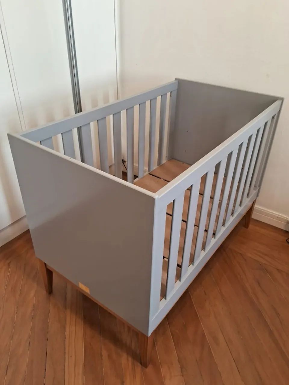 Berço de bebê com pouquíssimo uso, em excelente estado. Tem que retirar na minha casa - Foto 3