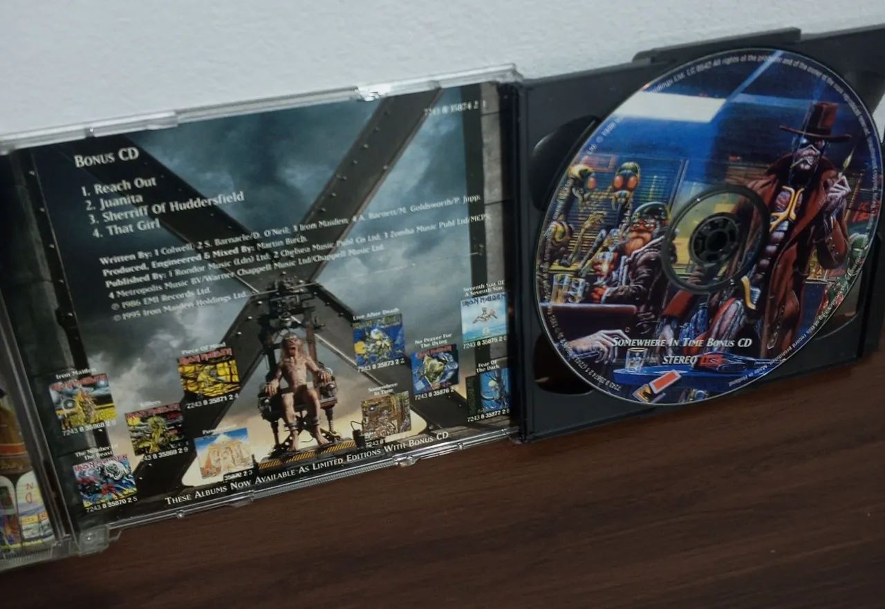 Cd Iron Maiden - Somewhere in Time - Duplo - importado - Raro. - Foto 4