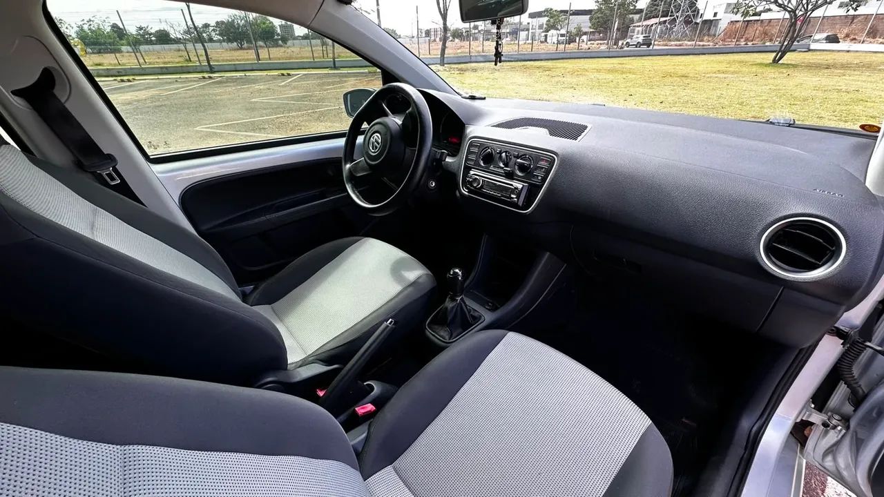 Volkswagen Up! Take 1.0 Total Flex 12V 5P 2016 - Foto 2