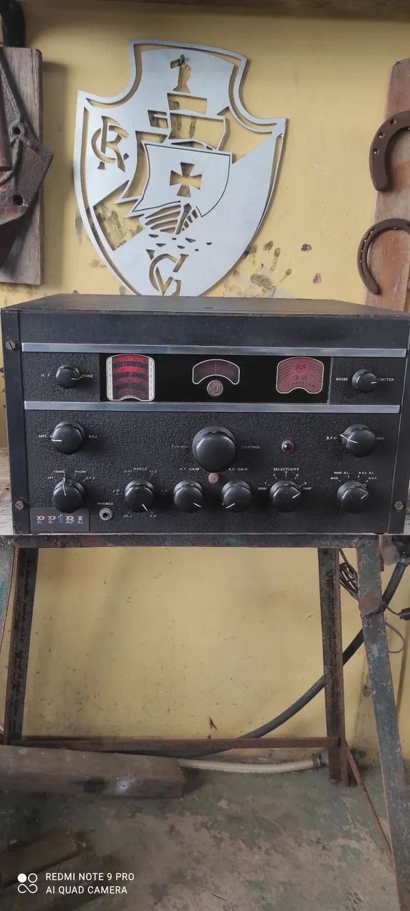 Rádio receptor de comunicações RCA AR 88, valvulado: