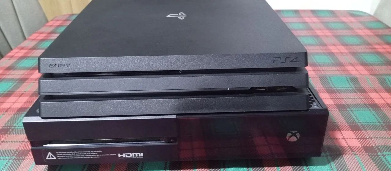 Xbox one FAT com defeito e Ps4 pro com a luz azul 