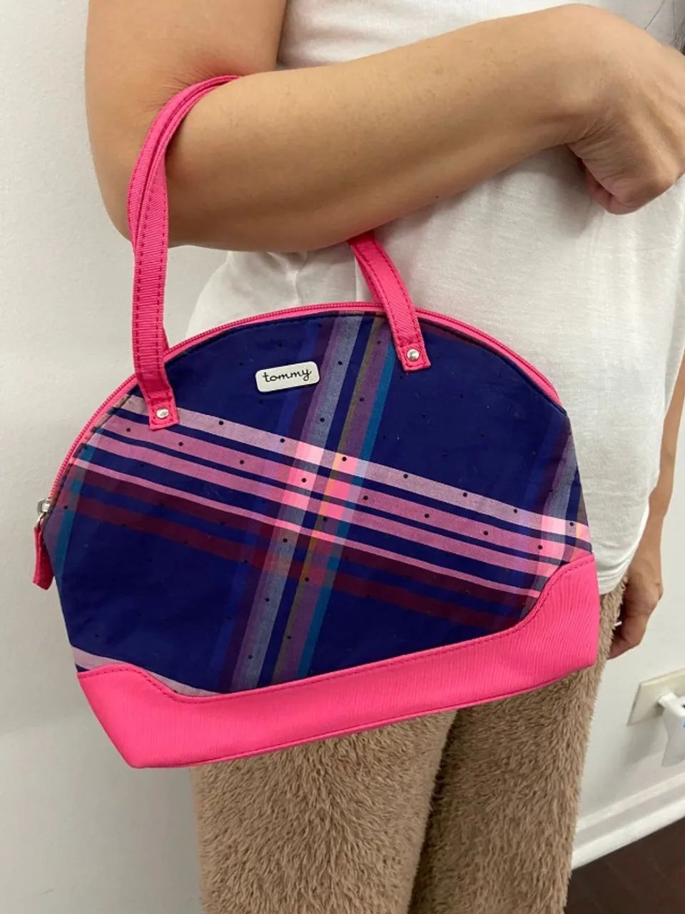 Bolsa da Tommy Hilfiger usada mas Original- Se gostou, faça uma proposta - Foto 3