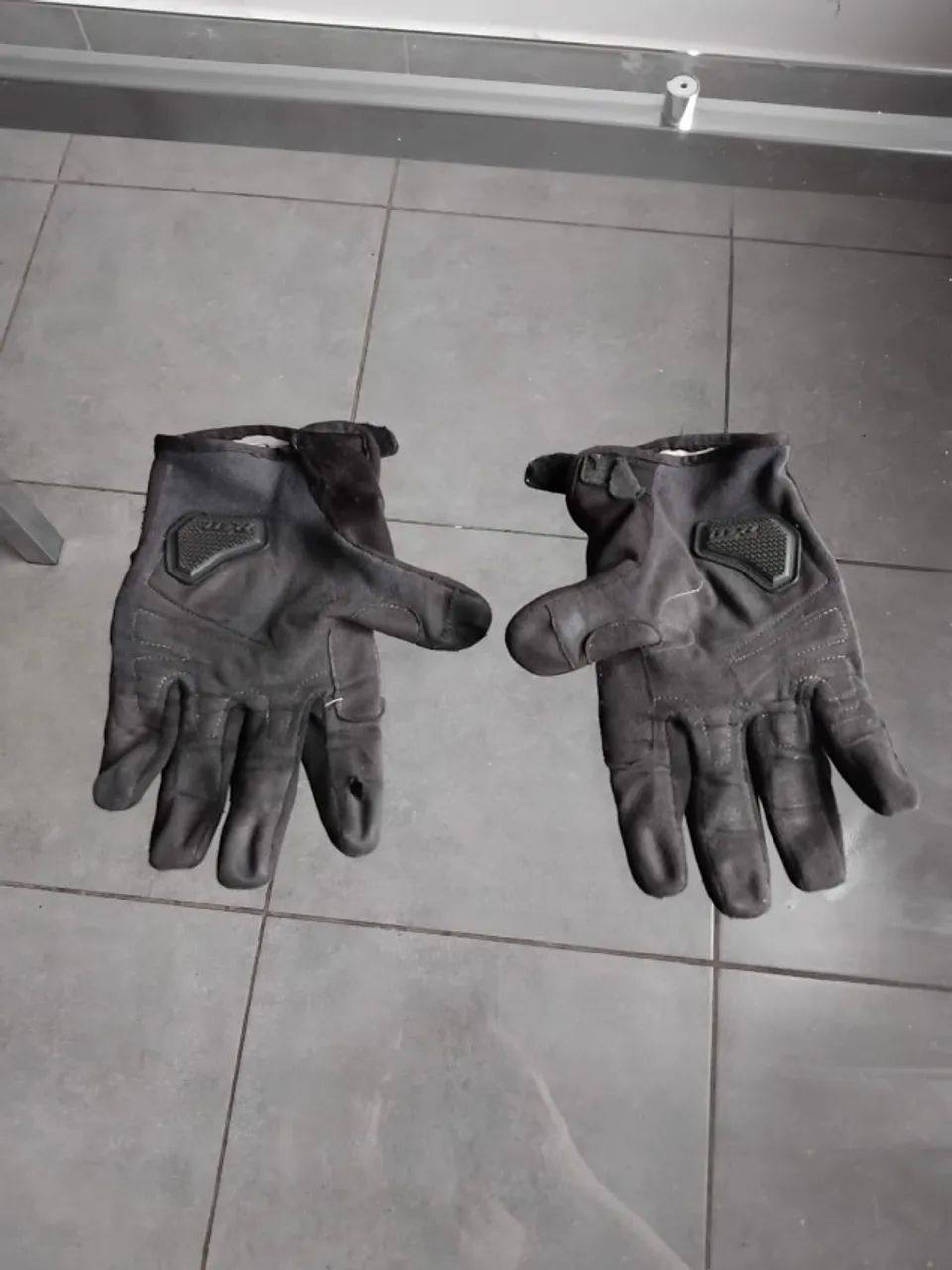 Luva X11 Blackout para moto, preta, tamanhos M e GG - Foto 2