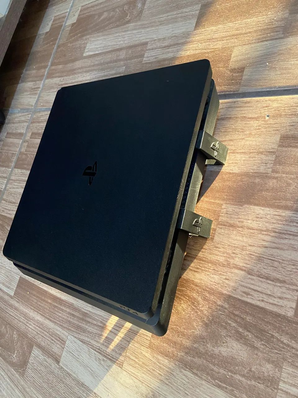 Ps4 slim 500GB 2 manetes  - Foto 4
