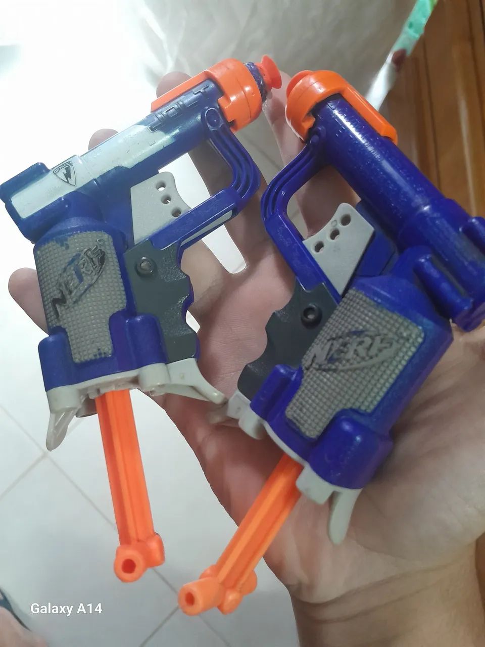Vendo duas armas nerf pistolas conjuntas