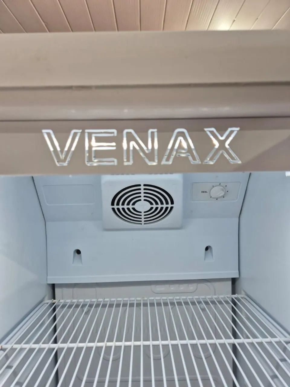 Expositor Venax Slim 209 litros seminovo - Foto 3