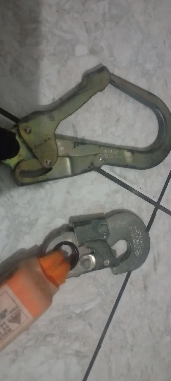 Trava quedas semi novo $ 100 - Foto 2
