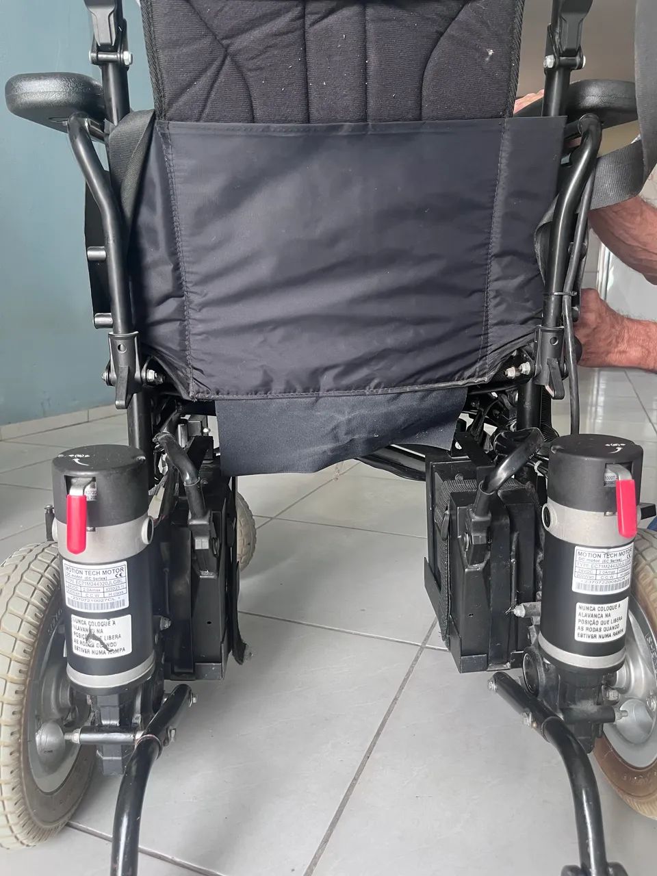 Cadeira de rodas motorizada - Foto 4