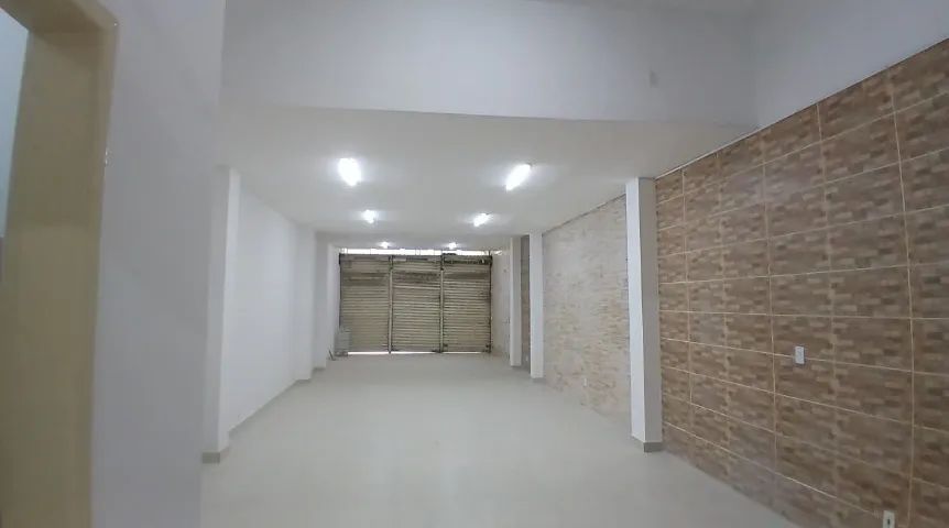 LOJA COM 02 BANHEIROS E COZINHA NO RETIRO