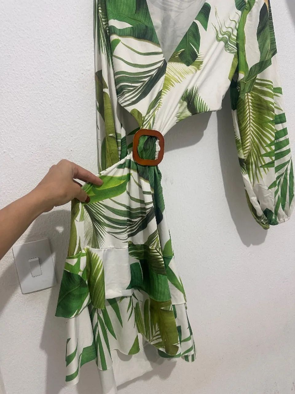 Vestido floral com decote e detalhe na cintura  - Foto 3
