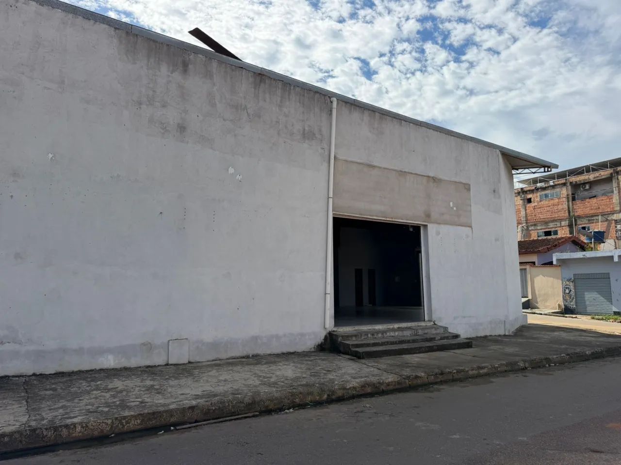 Aluga-se galpão 