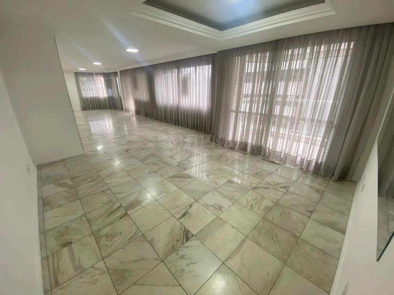 Apartamento de Alto Padrão próximo à Beira-Mar Norte ,com 4 suítes. - Foto 4