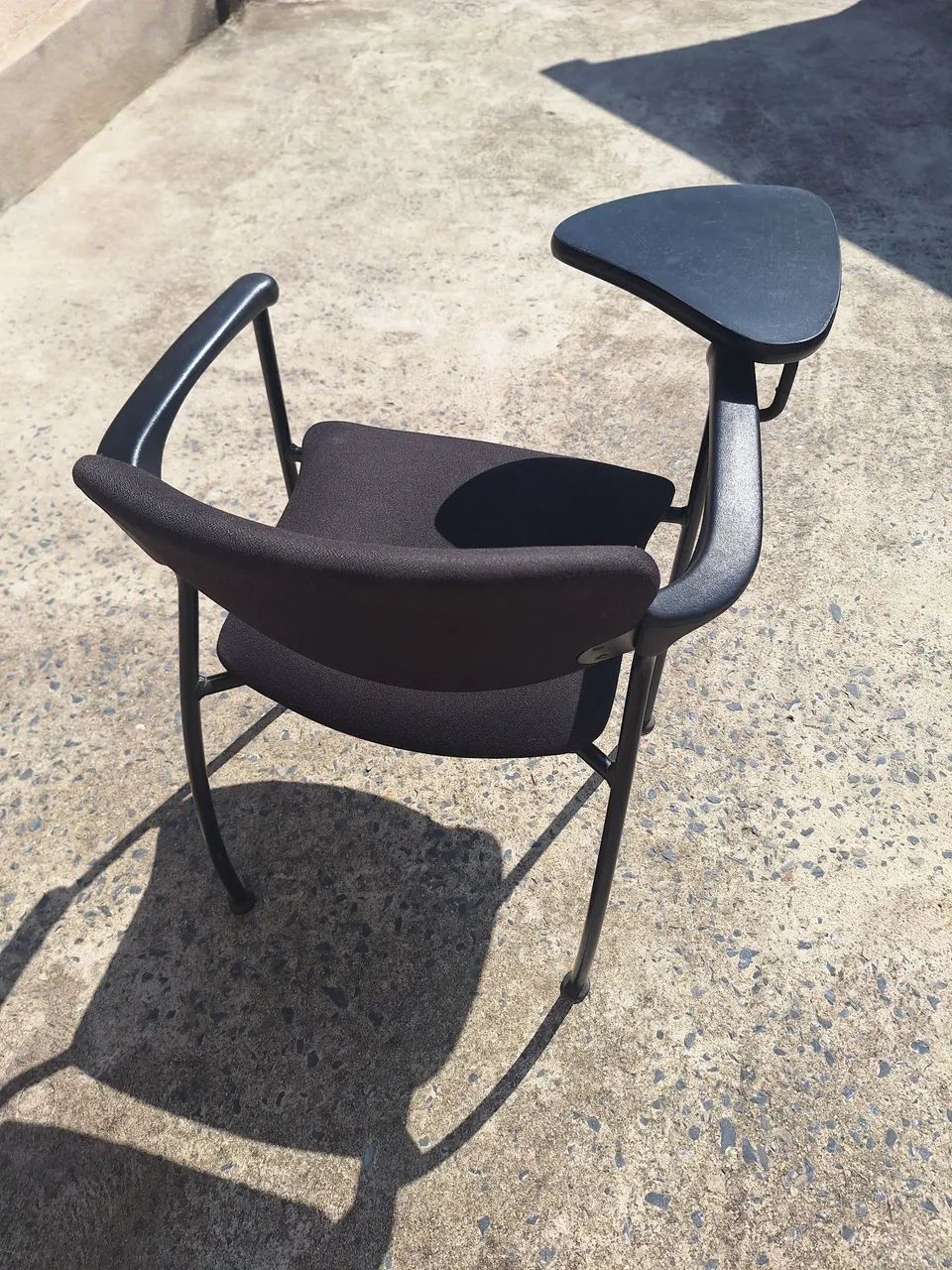 Cadeira com mesa acoplada  - Foto 4