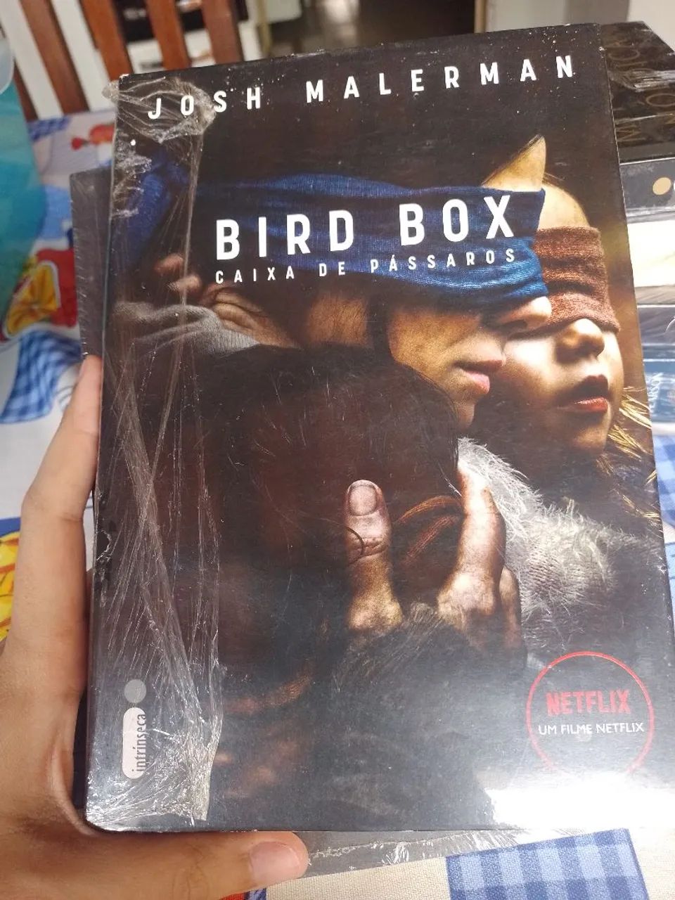 Livro Duologia Bird Box - Foto 3