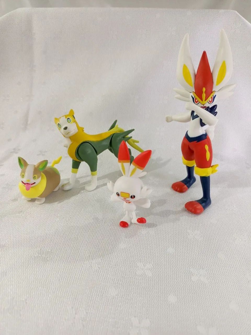 Combo Pokémon Cinderace, scorbunny, Boltund e Yamper
