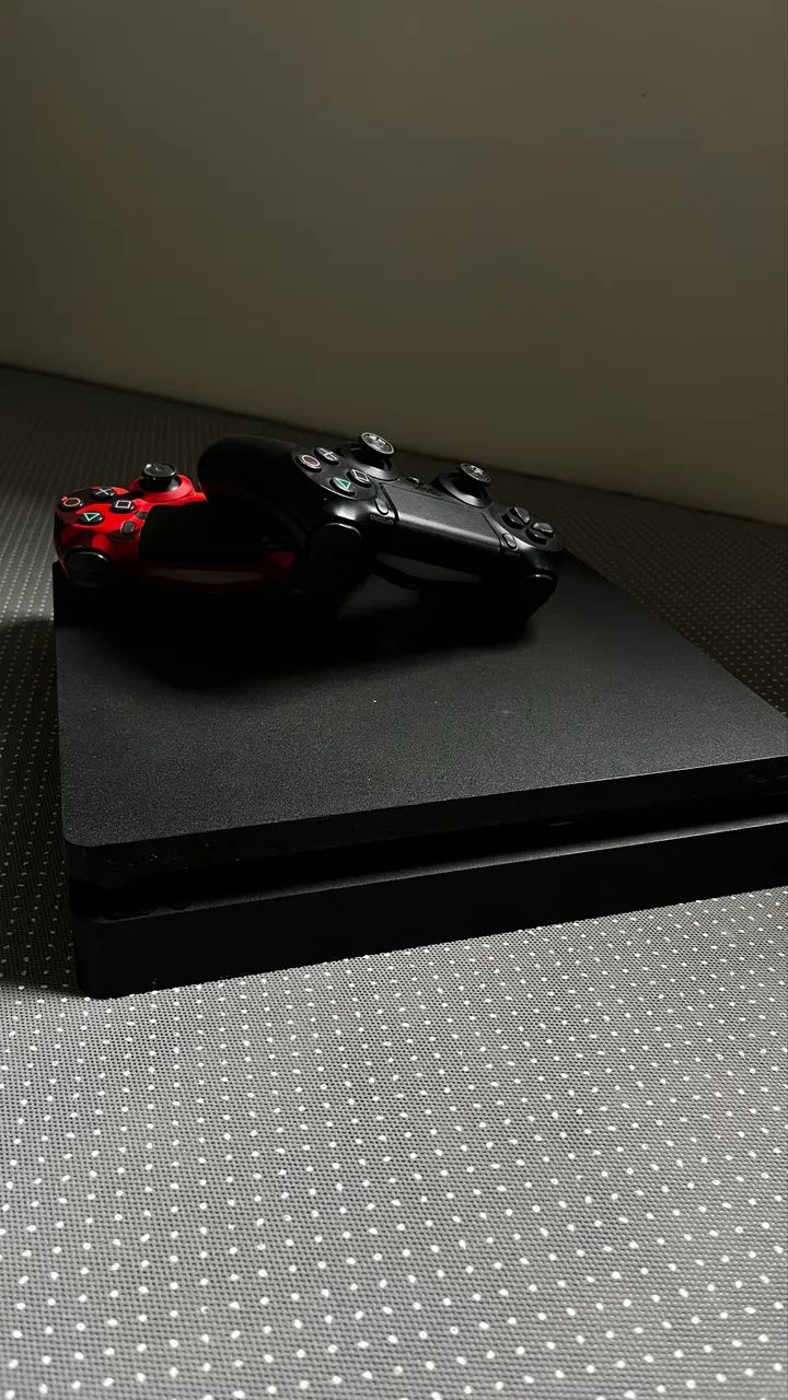 PlayStation 4 Slim 