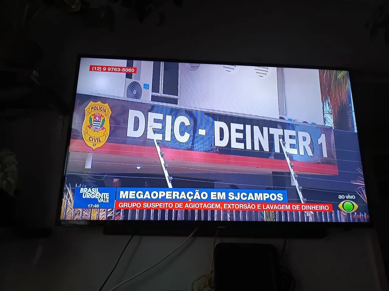 Vendo tv com defeito smartv  - Foto 2