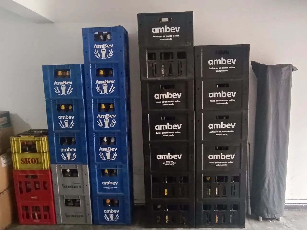 Vendo caixas c/Vasilhames AmBev de litrão e 600 ml  - Foto 2