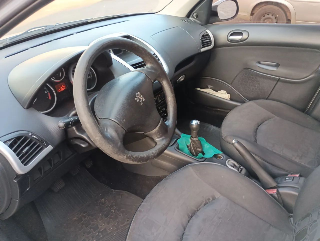 Peugeot 207 207 XR 1.4 Flex 8V 3p 2011
