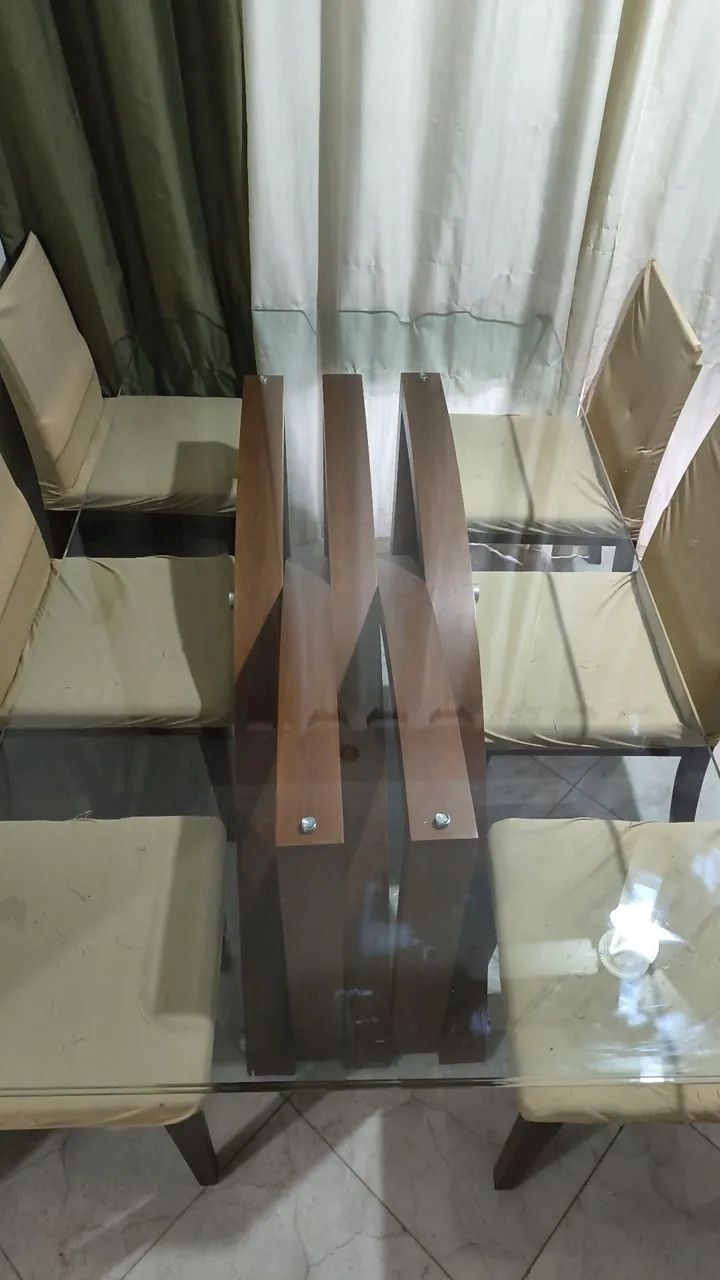 Mesa com seis cadeiras e tampo de vidro temperado  - Foto 2