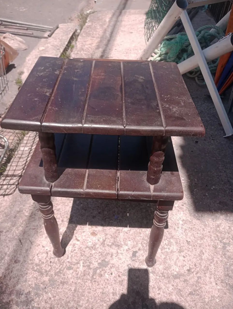 Vendo mesa de telefone antigo 180 reais 