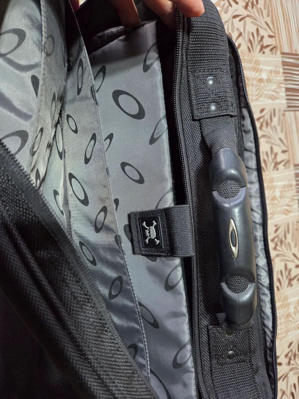 BOLSA OAKLEY COMPUTER  , ORIGINAL  , SEMI NOVA  , ESTADO DE NOVA  ! - Foto 4