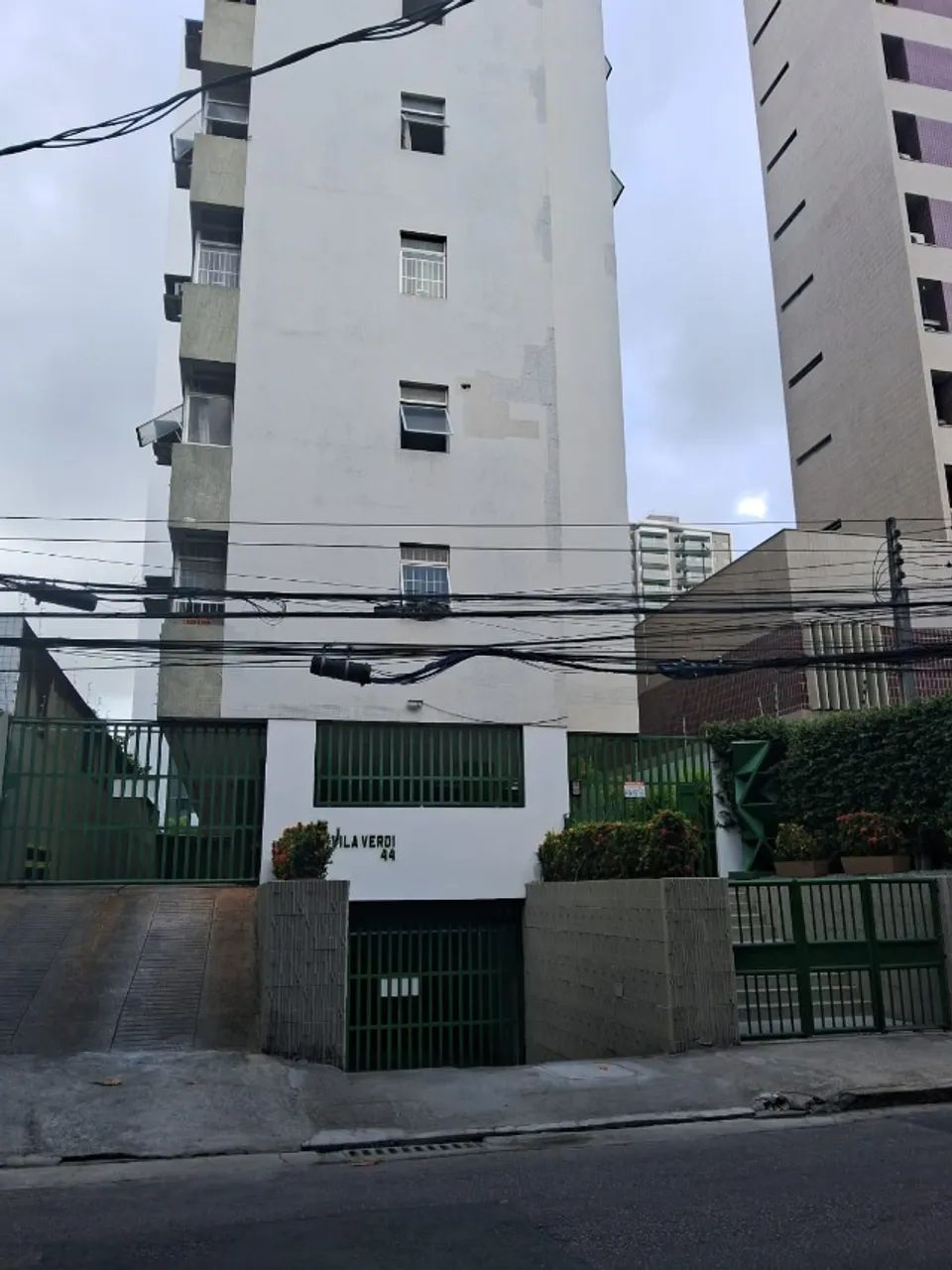 Apart MADALENA, prox Beira Rio, Elevador  , 3 quartos, 1 suíte , garagem ampla , nascente