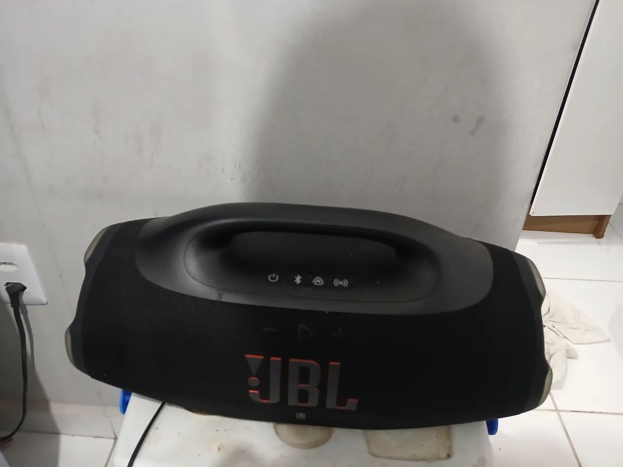 Vendo bombox 4 nova na caixa um mês só de comprado