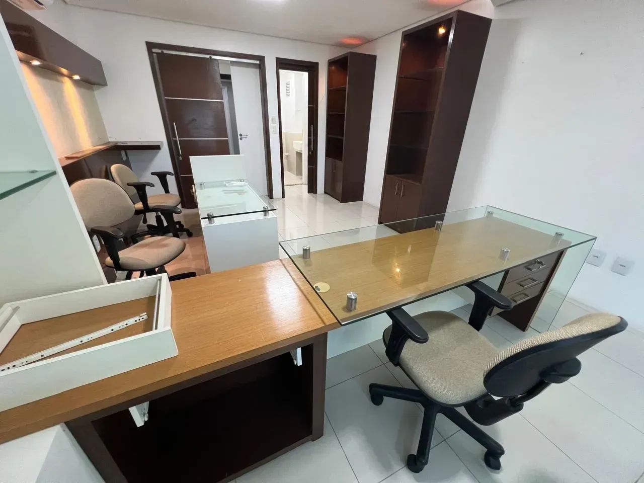 Sala comercial com 32m2, mobiliada, ar condicionado, Pátio Dom Luís. - Foto 2