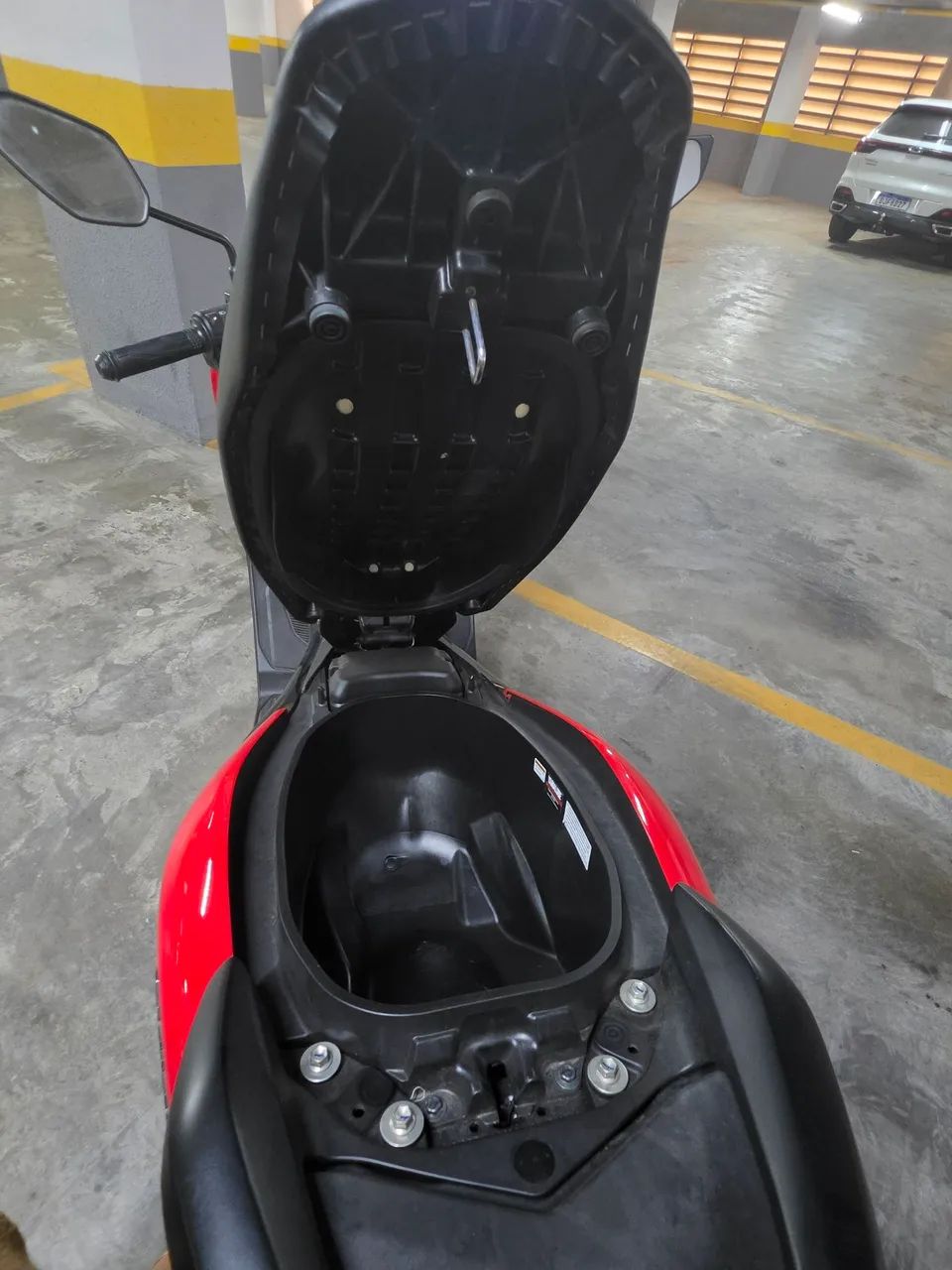 Nmax  com a menor km (quase de vitrine) - Foto 5