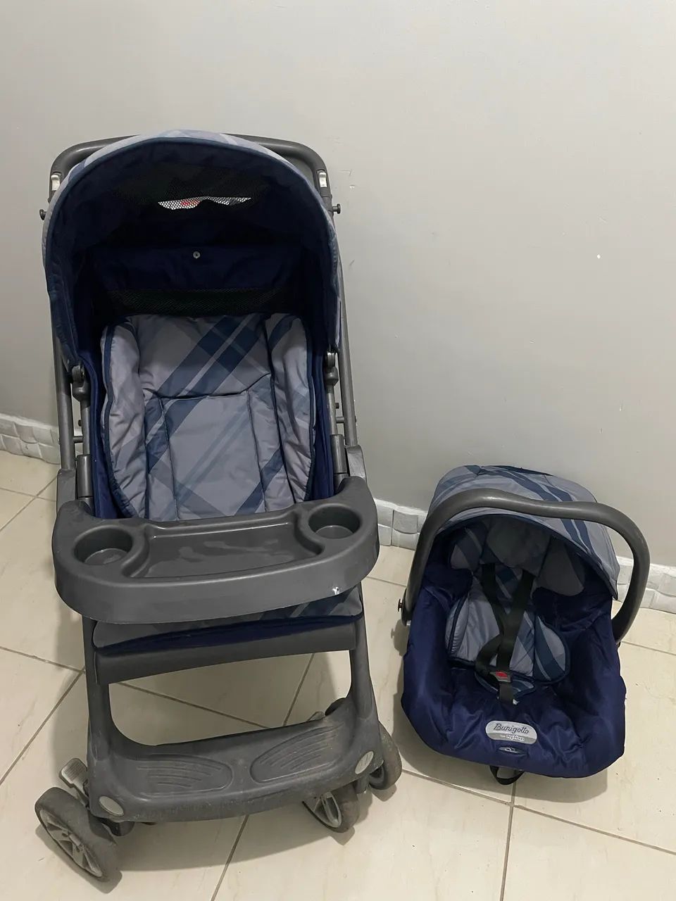 Carrinho de bebê e bebê conforto burigotto 