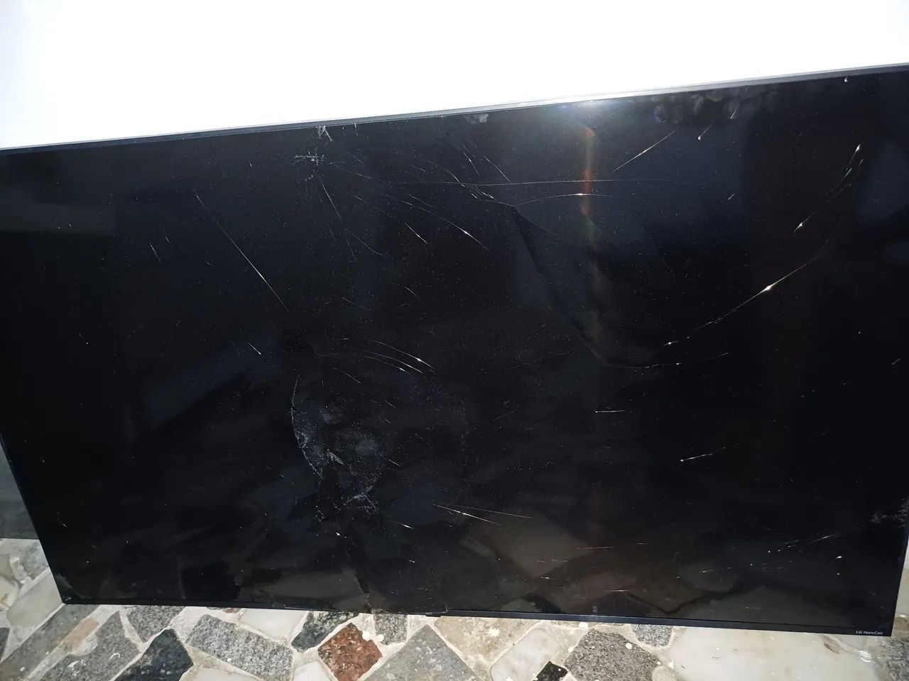 TV com tela quebrada para retirada de peças - Foto 2