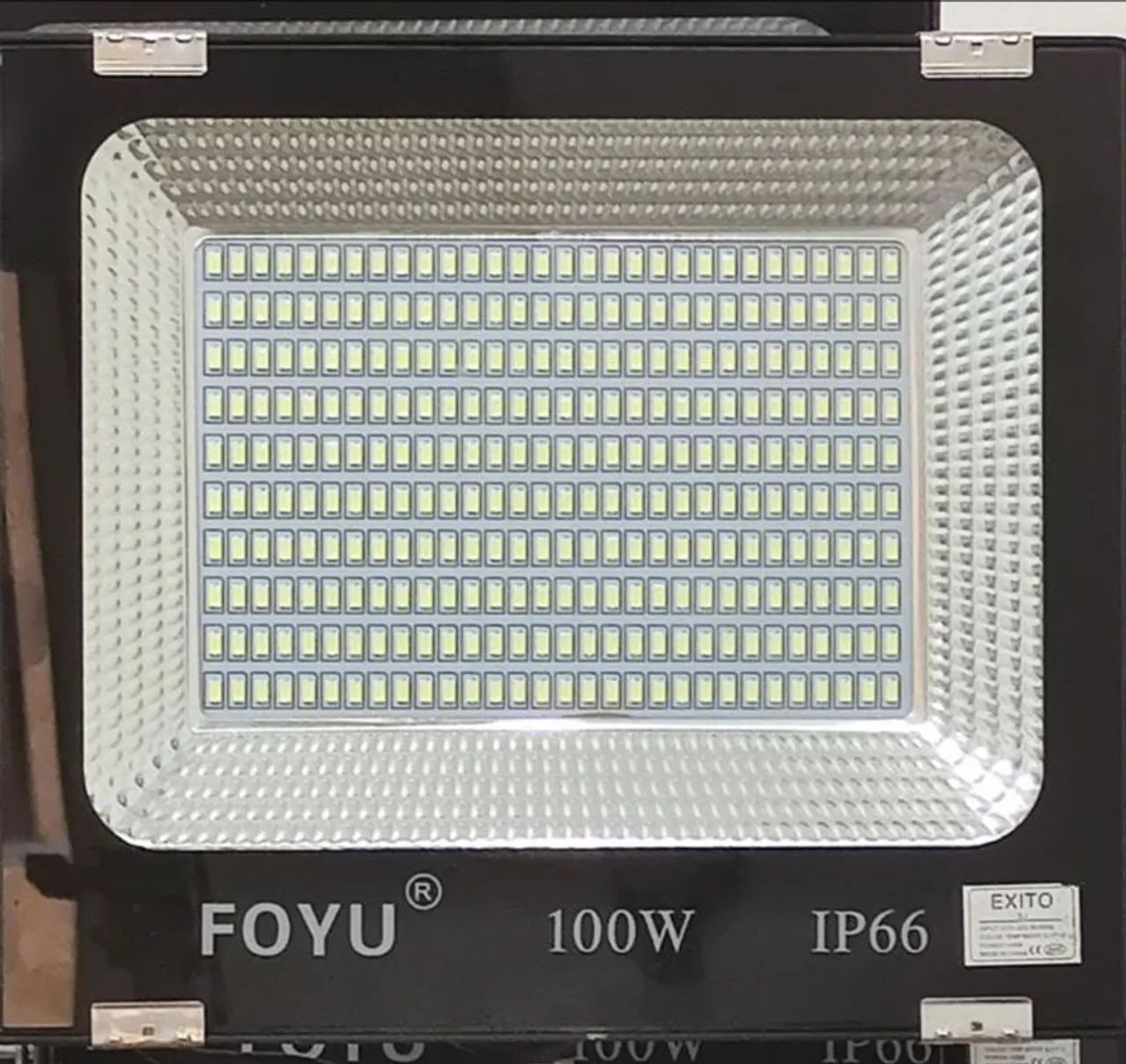 Refletor de led perfeito e muito forte!
