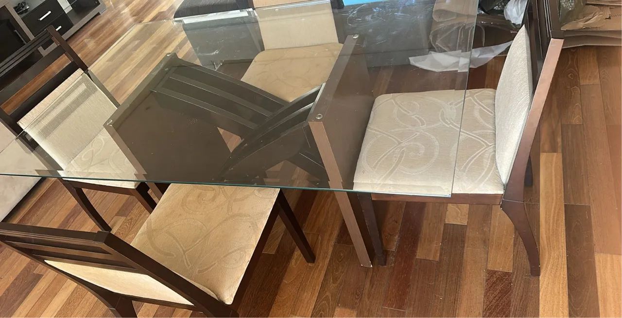 Mesa de Vidro com 4 Cadeiras e Sofá - Foto 3